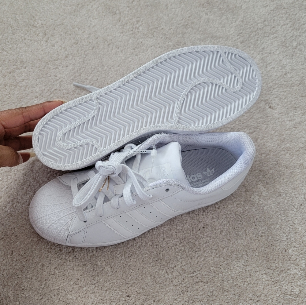 NWT! Adidas All-White Superstar Sneakers  6.5 big kid/ men , 8 women - Picture 6 of 7